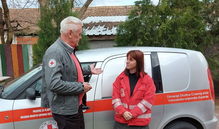 SLAVONCI DAROVALI DOSTAVNO VOZILO CRVENOM KRIŽU HRVATSKA KOSTAJNICA