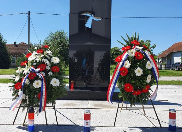 OBILJEŽEN DAN OPĆINE TORDINCI I POLOŽENI VIJENCI ISPRED SPOMEN OBILJEŽJA U SREDIŠTU NASELJA