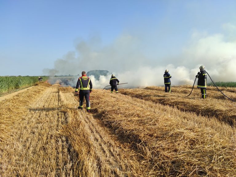 Podmeće li netko požare po Slavoniji? Gorjeli desetci nasada, planula i dva radna stroja