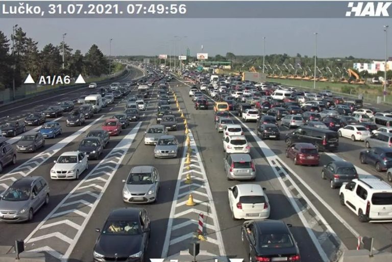GUŽVE I NA GRANICAMA: Kolone na cestama prema moru
