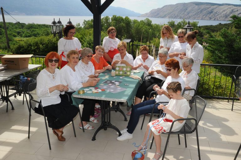 Vinkovačka udruga “Vrijedne Ruke” Povodom desetog rođendana predstavili dva vrijedna projekta