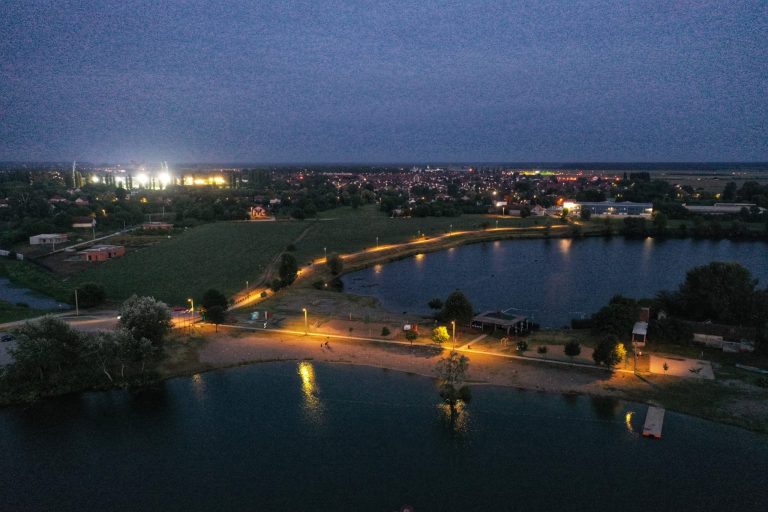 Nova rasvjeta na šetnici uz Banju
