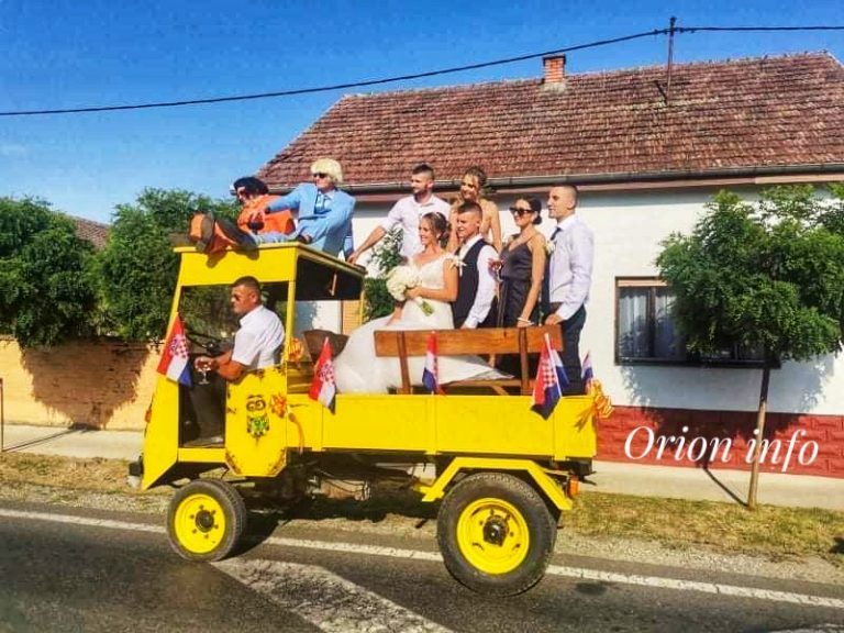Video: Svatovi za pamćenje i neobično barjaktarsko vozilo u Jarmini