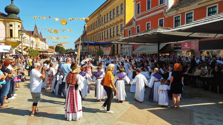 50 folklornih skupina za jubilarne 50. Dječje vinkovačke jeseni