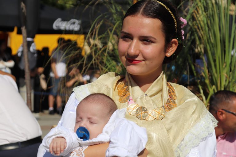 Dvomjesečni Borna iz Privlake najmlađi sudionik 50. Dječjih vinkovačkih jeseni