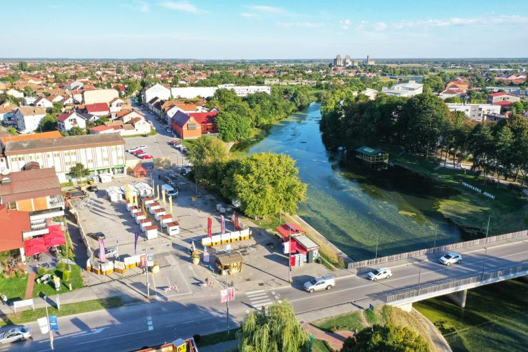Uz zvuke tambura, svaki dan osiguran besplatni čobanac na Slavonskom sokaku