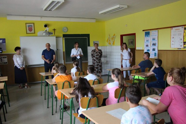 VINKOVCI U VRHU MEĐU HRVATSKIM GRADOVIMA PO IZDVAJANJIMA ZA POTPORE UČENICIMA