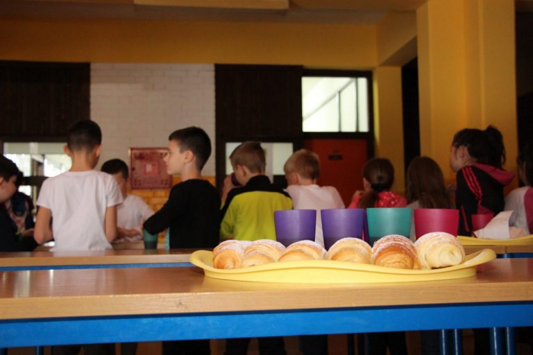 BESPLATNA PREHRANA ZA 698 VINKOVAČKIH UČENIKA