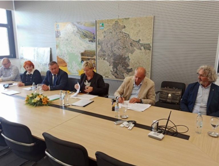 Potpisana dva Ugovora za Poljoprivrednu šumarsku školu Vinkovci i Srednju školu Ilok