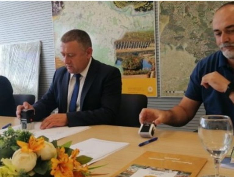 Potpisan ugovor za izgradnju sportske dvorane osnovne škole „Mijat Stojanović“ Babina Greda