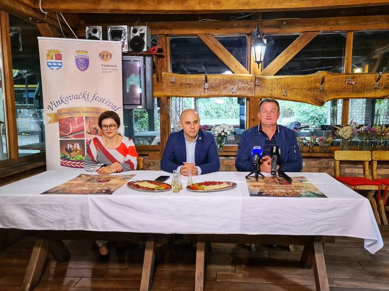 Vinkovci se stavljaju na gastronomsku kartu, Festival šunke, rakije, vina i kulena