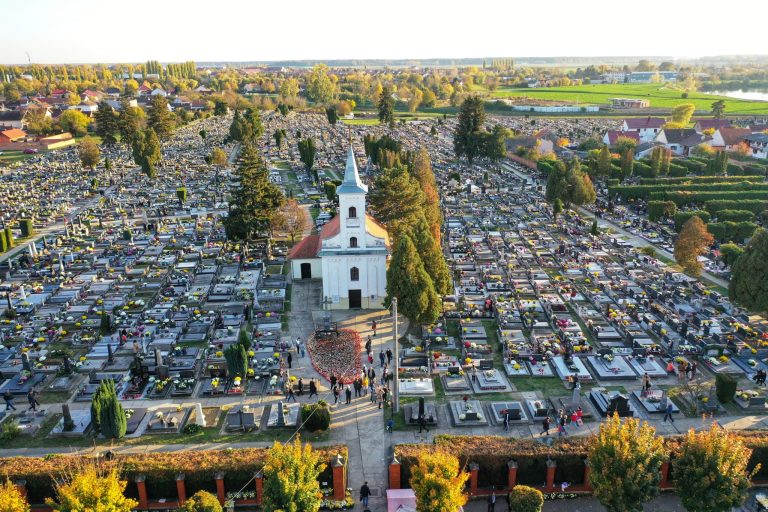 OBAVIJEST GRADSKOG GROBLJA VINKOVCI ZA BLAGDAN SVI SVETI