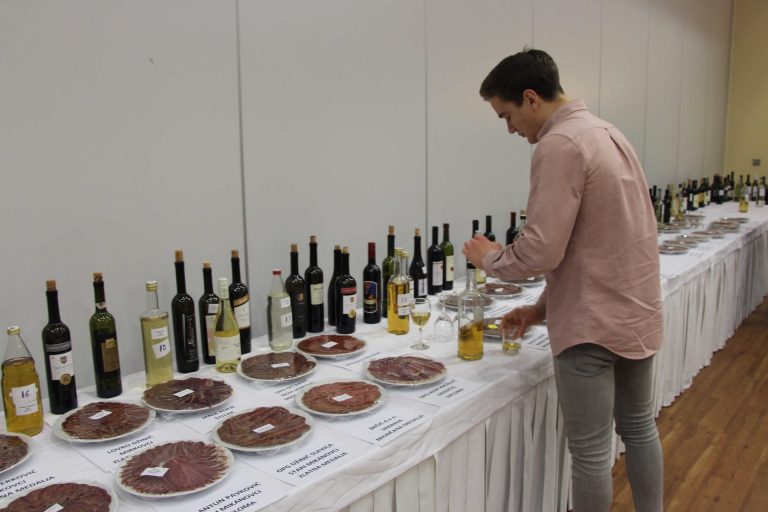 Na 3. Festivalu šunke, vina, rakije i kulena nagrađeni najbolji