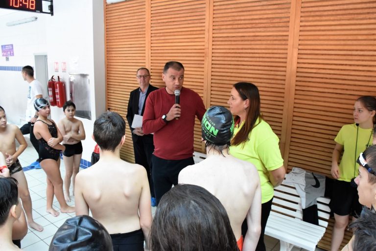Otvoreno plivačko natjecanje u okviru Mjeseca borbe protiv ovisnosti