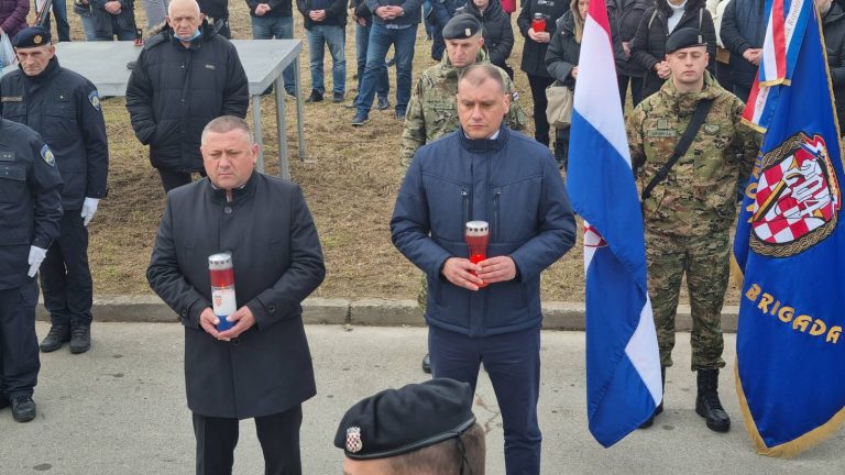 Župan Dekanić i zamjenik Orešković nazočili komemorativnom skupu u čast žrtvama Borova Naselja