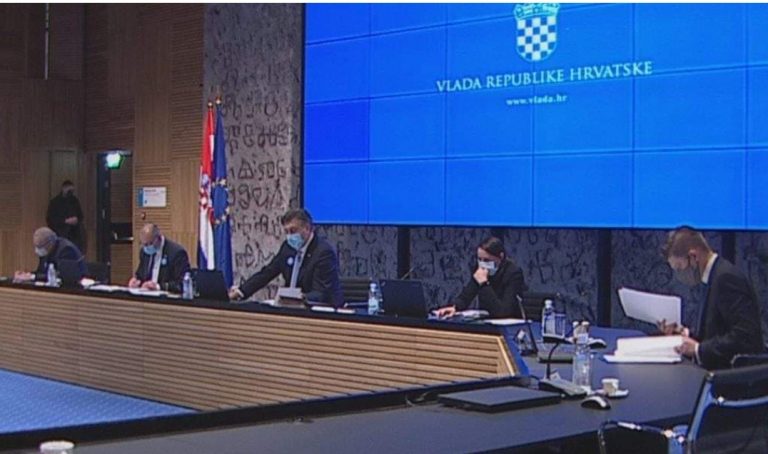 BOŽINOVIĆ BEZ DETALJA: ‘Uskoro ćemo objaviti na koji način će ići sankcije za potvrde