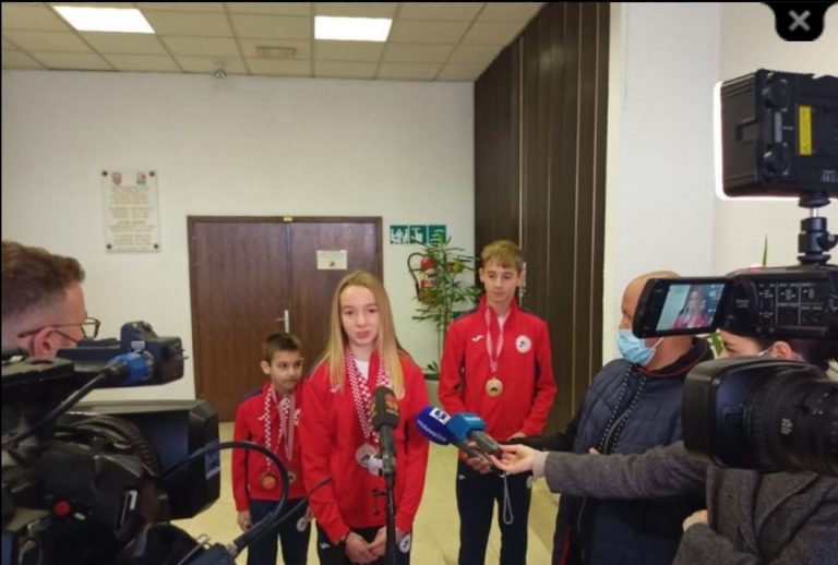 U Vinkovcima župan Dekanić primio uspješne članove Karate kluba „Max“ iz Ivankova