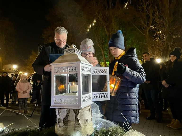 Marija Pirin i Odred izviđača Vinkovci upalili četvrtu svijeću u Vinkovcima