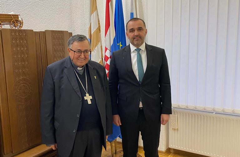 ŽUPANJU POSJETIO UZORITI KARDINAL VINKO PULJIĆ