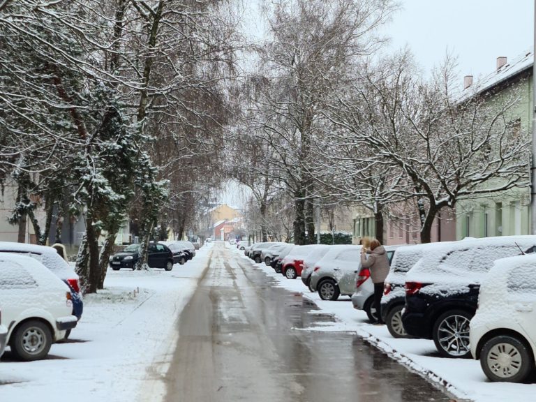 Temperature se spuštaju na -10 °C, obala je već u crvenom, bura će puhati i do 205 km/h!