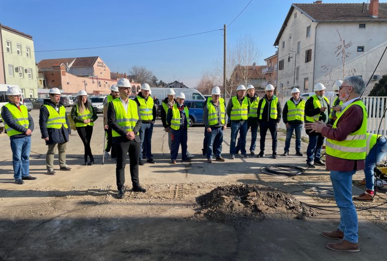U VINKOVCIMA OTVOREN PRVI U HRVATSKOJ EDUKACIJSKI CENTAR ZA SVJETLOVODNE TEHNOLOGIJE