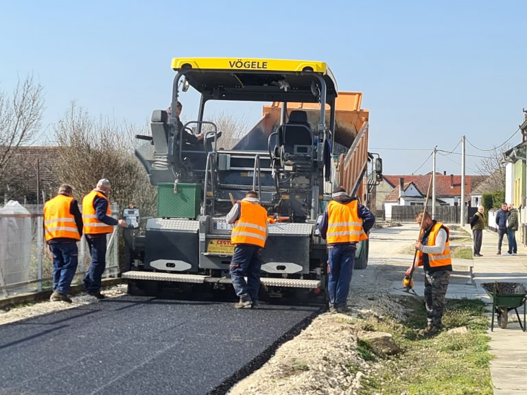 NAKON IZGRADNJE MREŽE ODVODNJE U NOVOM SELU U TIJEKU ZVARŠNI RADOVI NA ASFLATIRANJU ULICA