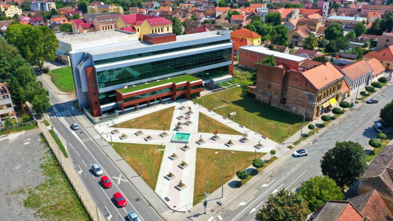 Nepoznati počinitelj ušao u unutrašnjost zgrade, razbio i oštetio računalo, video-nadzorni sustav, više vrata i prozora 