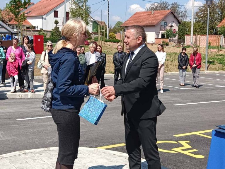 Svečano uručeni ključevi stanova 21 obitelji povratnika i izbjeglica