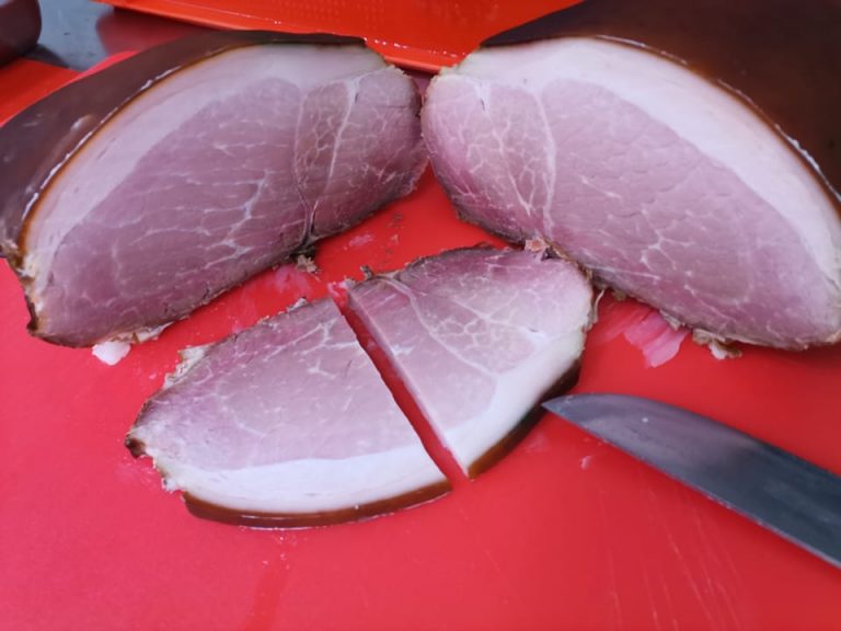 Evo zašto na Uskrs tradicionalno jedemo šunku i sirovi mladi luk