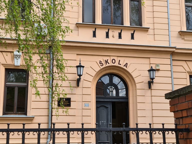 Iduća školska godina počinje 5. rujna i završava 23. lipnja 2023, praznici se ne mijenjaju