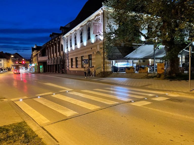 Na pješačkom prijelazu osobnim automobilom naletio na pješaka