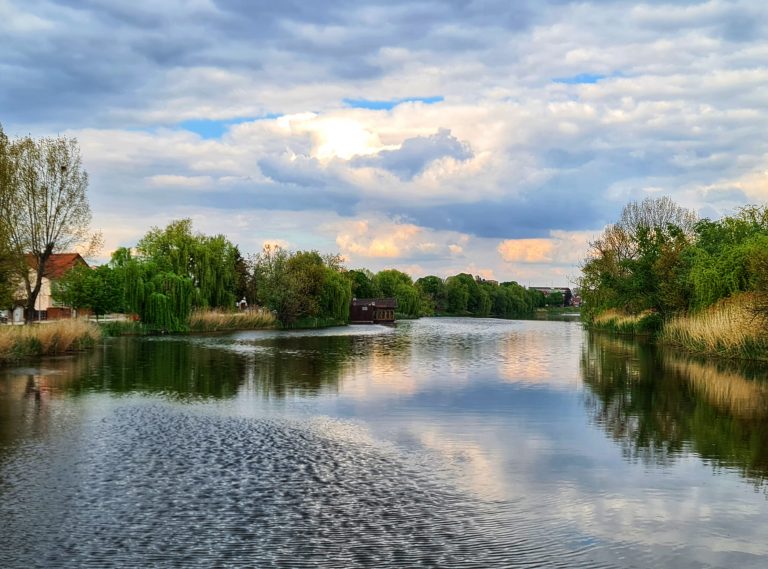 Ljetna žega se nastavlja ali bi mogao osvježiti pokoji pljusak