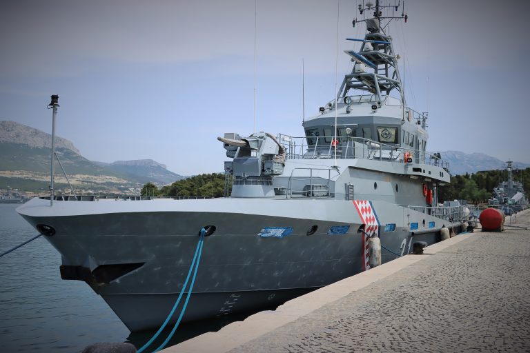 Hrvatski ratni brod se nasukao na Kornatima
