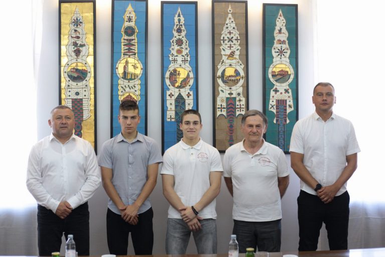 Podrška župana Dekanića Nikoli Todoroviću i Marku Nedoklanu, mladim sportašima iz Vukovarsko-srijemske županije na iznimnim sportskim rezultatima