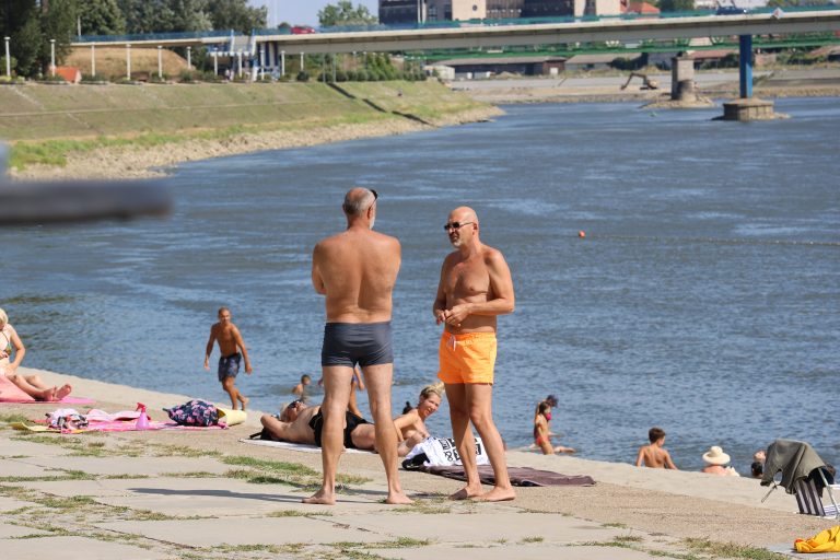 Sunčano, vruće i uz daljnji porast temperature, blago osvježenje tek u subotu