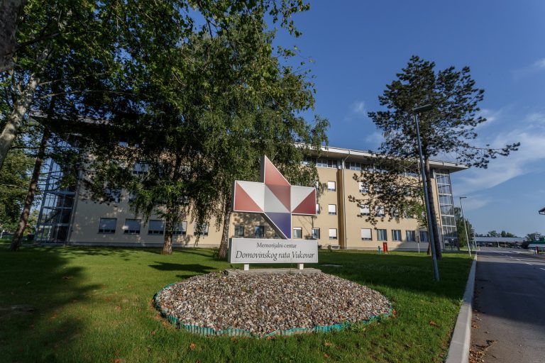 Priopćenje:Memorijalni centar Domovinskog rata, Pregledana unutrašnjost Centra, nije pronađena niti jedna zmija