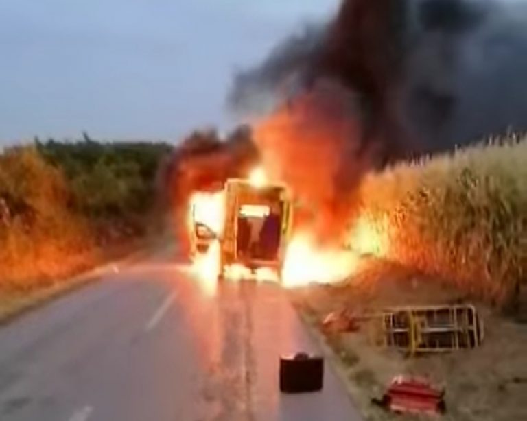 Na ulazu u Pačetin u vožnji zapalilo se vozilo Hitne pomoći