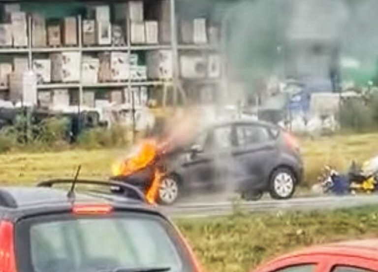 Na vinkovačkoj obilaznici zapalio se osobni automobil