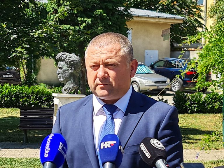 Župan Dekanić: Škola je jedno divno putovanje kroz koje ćete puno toga naučiti i izrasti u mlade i vrijedne ljude.