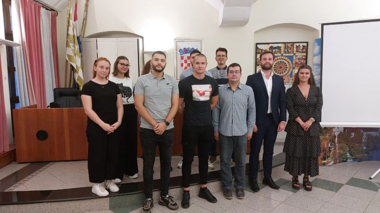 SAVJETI MLADIH IZ POŽEGE I VINKOVACA POTPISALI SPORAZUM O PRIJATELJSTVU I SURADNJI
