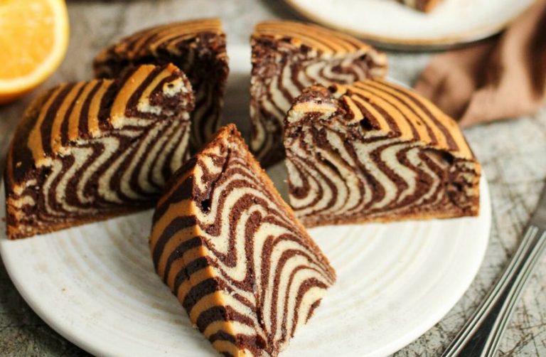 Recept za zebra kolač: Biskvitni desert sa zgodnim šarama za koji ne treba mikser