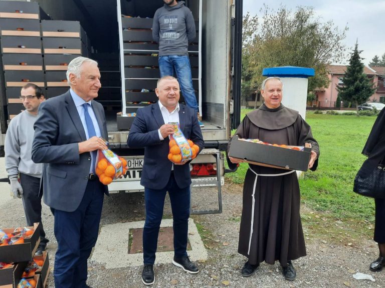 Dubrovačko – neretvanska županija donirala 10 tona mandarina Vukovarsko – srijemskoj županiji