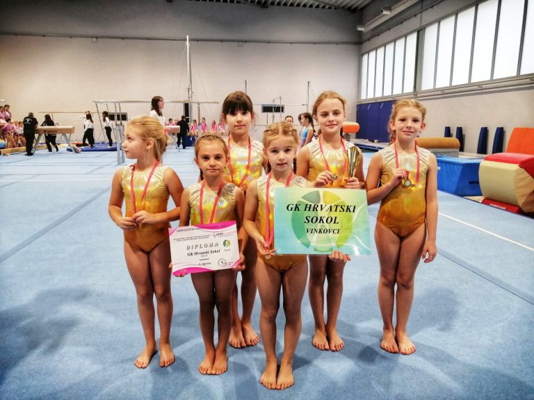 Gimnastičarkama  “Hrvatski sokol” Vinkovci  ekipno srebro i bronca