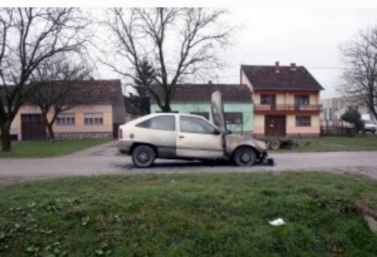 Požar automobila u Đeletovcima i krađa goriva iz spremnika teretnog vozila