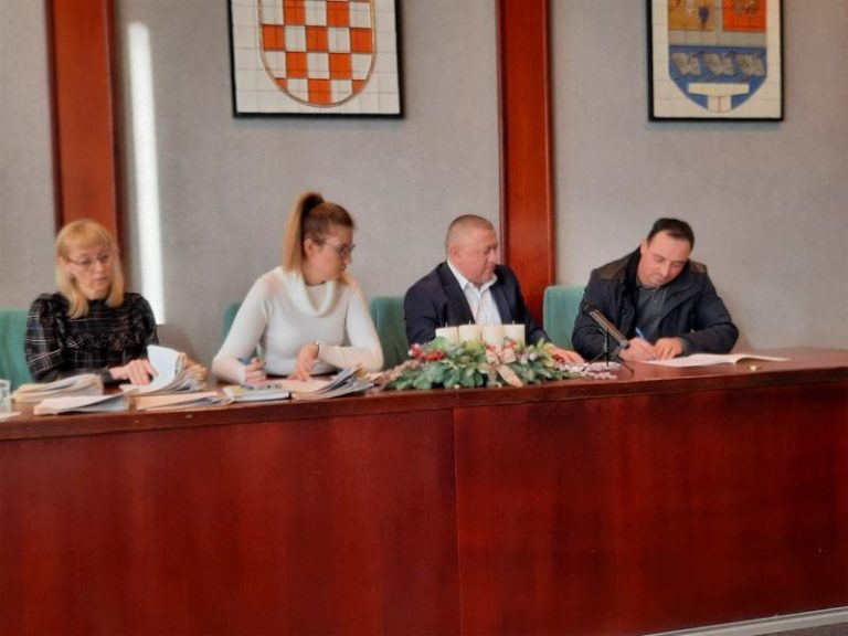 Župan Dekanić s poljoprivrednicima potpisao ugovore za potporu – ukupne vrijednosti gotovo 660 tisuća kuna