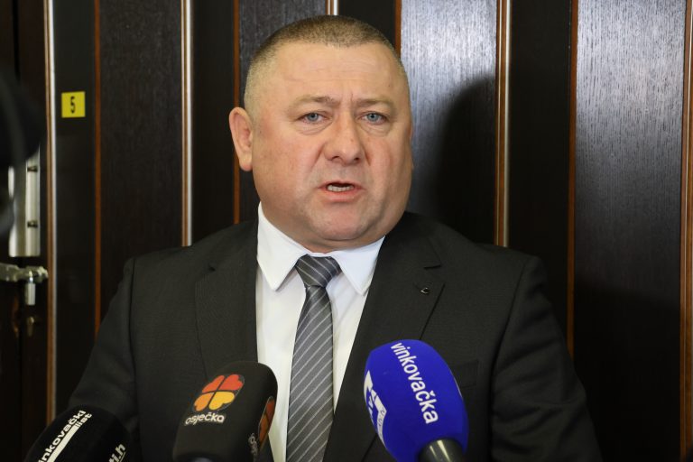Dekanić: S obzirom na cjelokupnu situaciju osjećam se dužnim obratiti javnosti