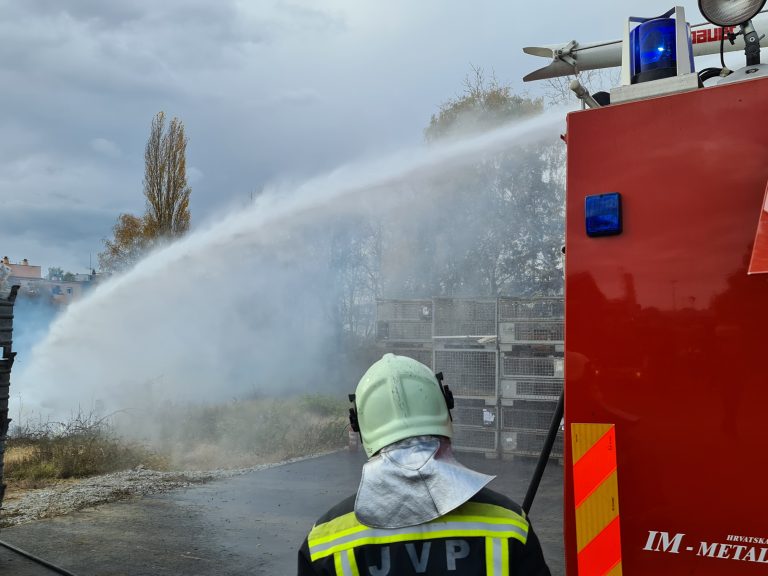 Požar u poduzeću u Vinkovcima,  Županjski policajci pronašli kradljivce drva