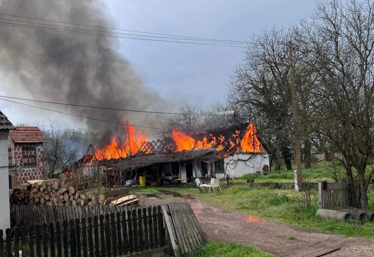 Požar na traktoru proširio se na stambenu zgradu