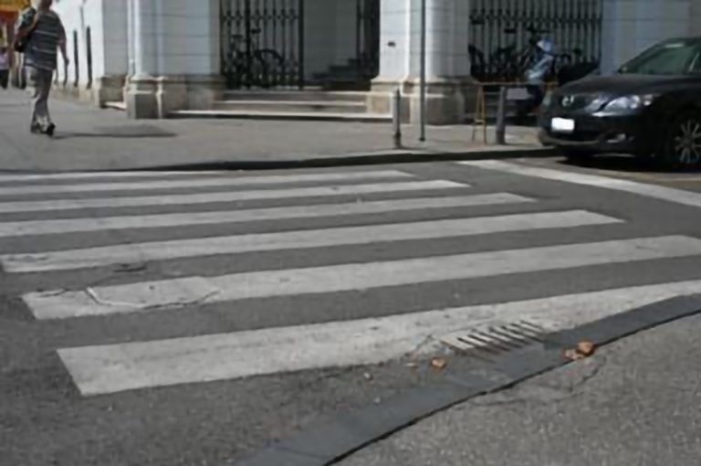 Na pješačkom prijelazu teško ozlijeđena pješakinja