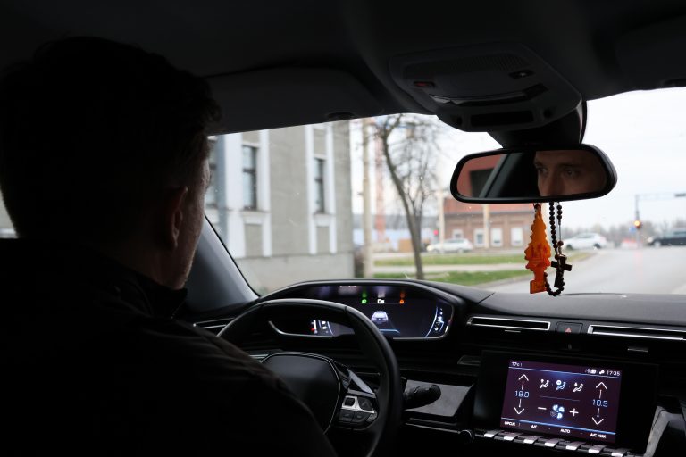 Policija pronašla maloljetnika koji se ”provozao” tuđim autom